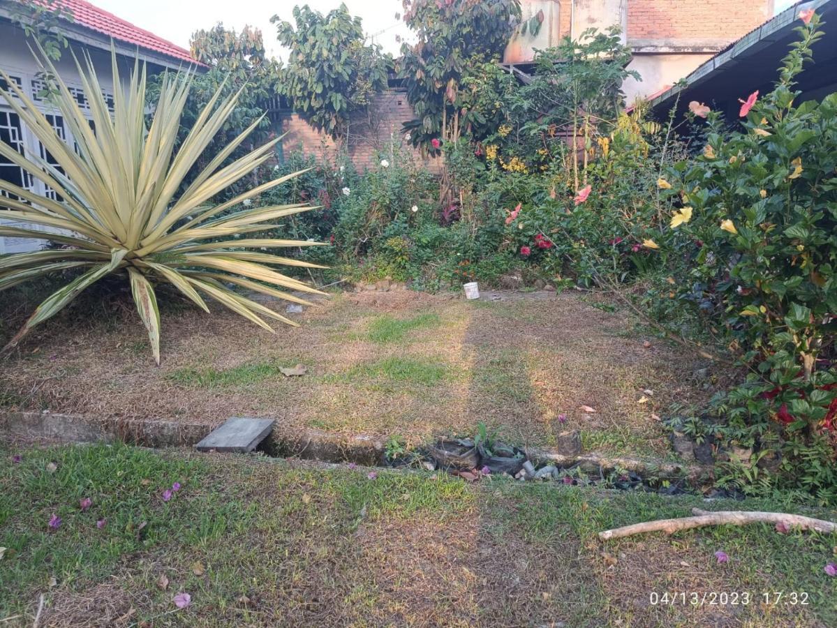 Gabelo Guest House Bukittinggi Esterno foto
