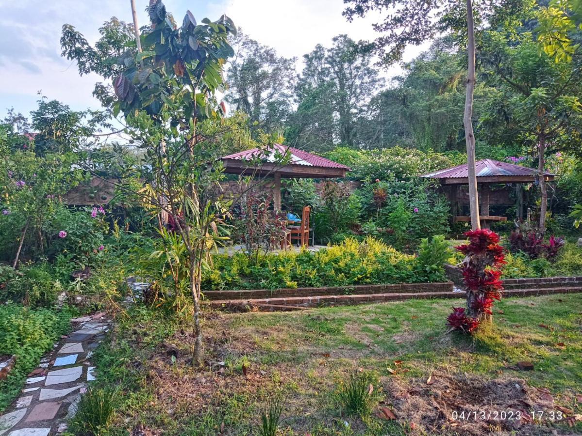 Gabelo Guest House Bukittinggi Esterno foto