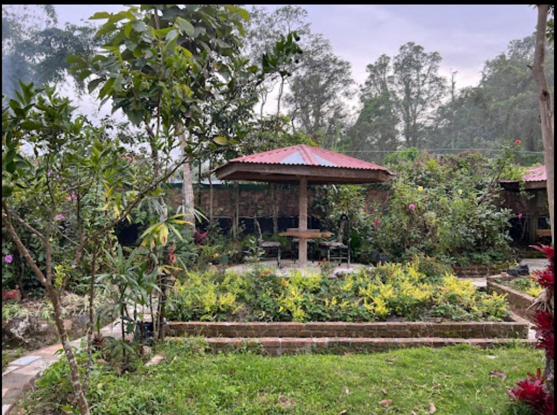 Gabelo Guest House Bukittinggi Esterno foto