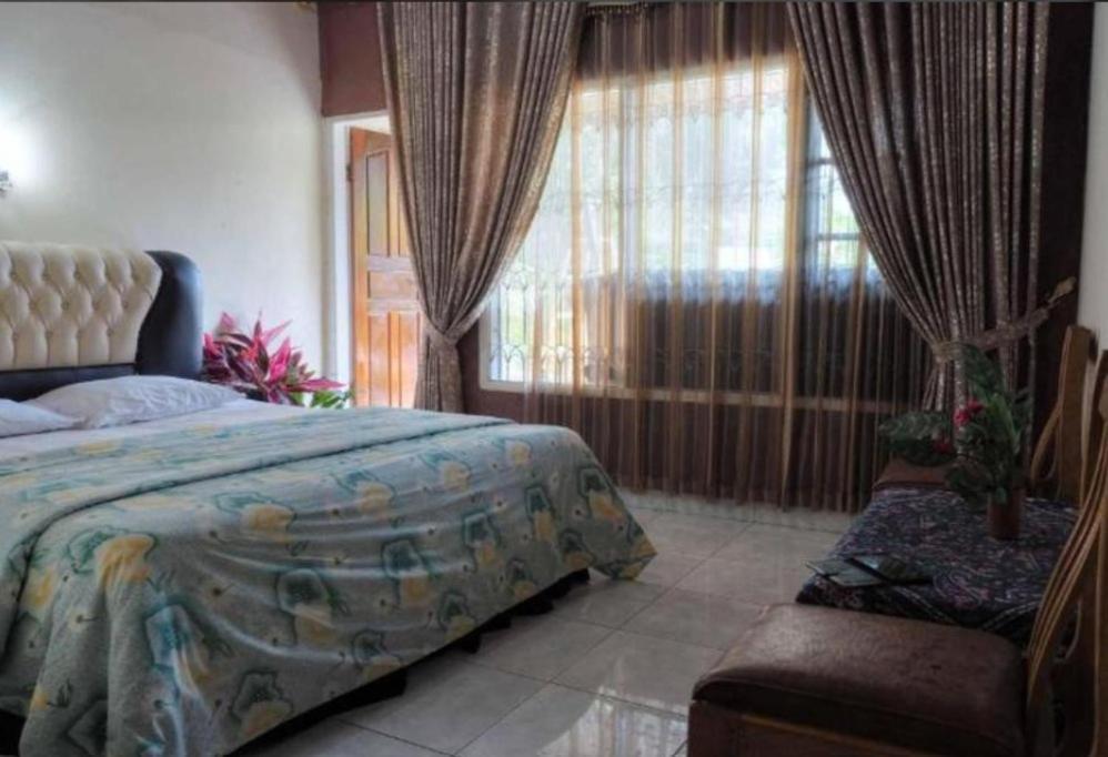 Gabelo Guest House Bukittinggi Esterno foto